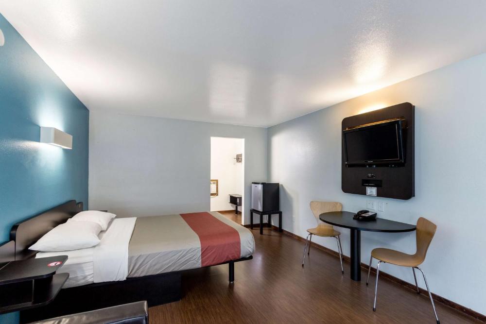 2 Queen Beds | Non-Smoking, Kitchen interior